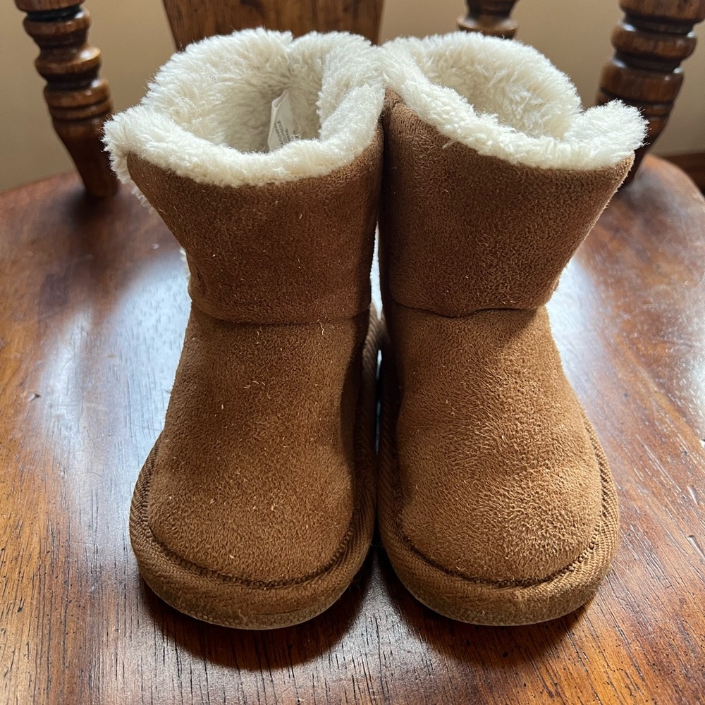 Cozy Brown Suede Boots with White Fleece Lining